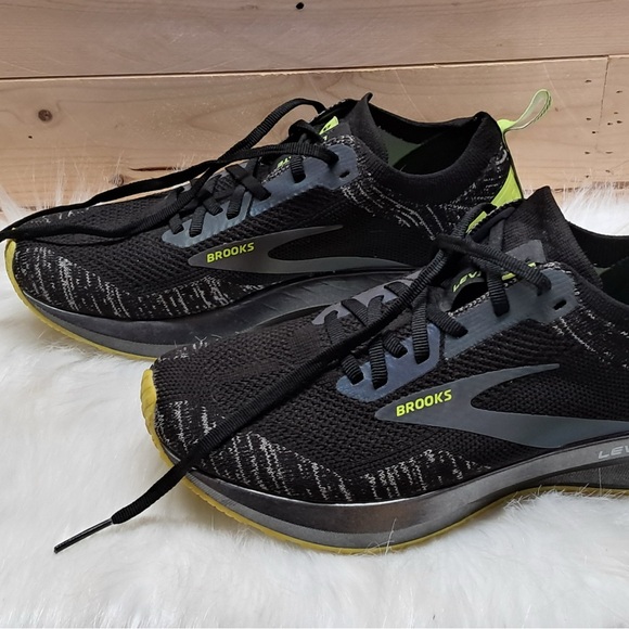 Brooks women’s Black and Green Running Shoes size 7.5 - Picture 4 of 6